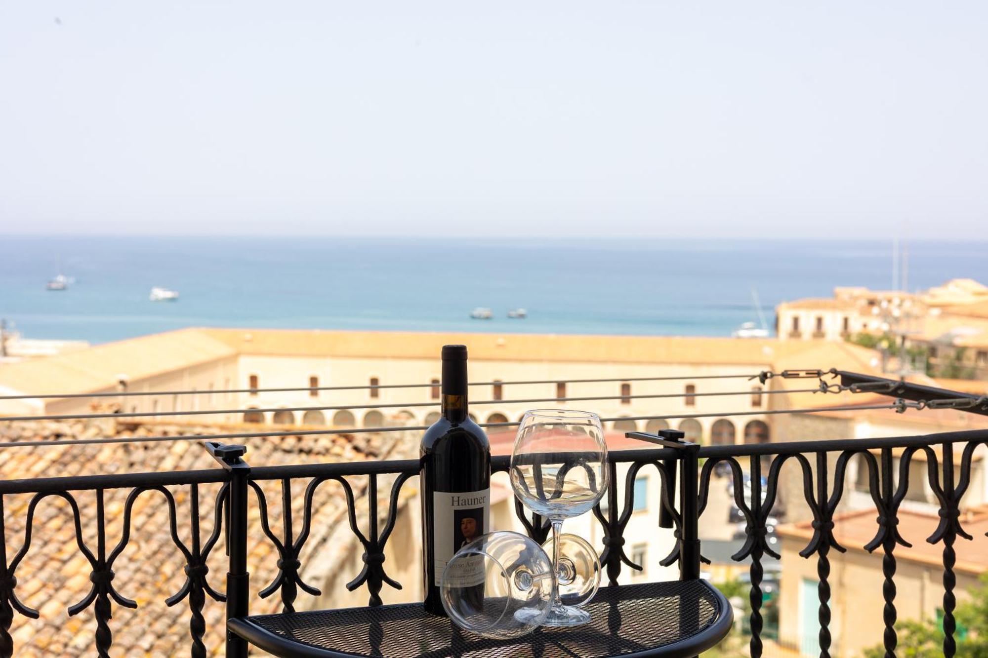 Amuni - Exclusive In Centro A Vista Mare Apartment Cefalù